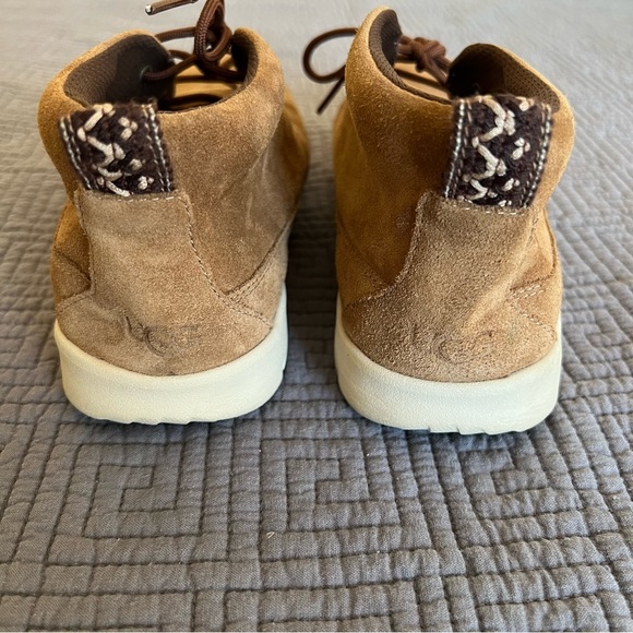 Youth Ugg Desert / Chukka Boot, size 6 - Picture 6 of 8